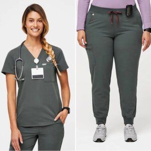 FIGS XS Catarina Scrub Top + SMALL PETITE Zamora Jogger Scrub Pants in BONSAI